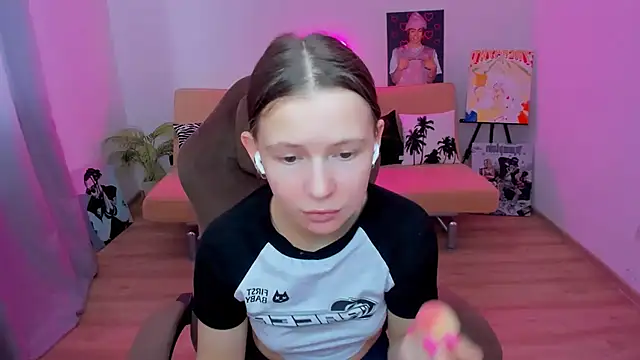 Snapshot of HelloRoxy chatting on October 21, 5:41 am HelloRoxy online show from October 21, 5:41 am