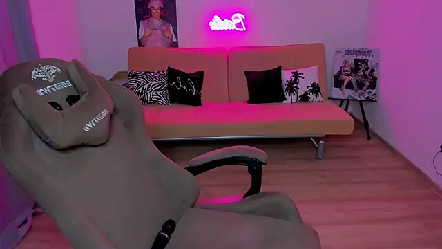 Snapshot of HelloRoxy chatting on October 25, 8:03 pm HelloRoxy online show from October 25, 8:03 pm