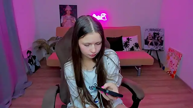 Snapshot of HelloRoxy chatting on October 26, 6:14 pm HelloRoxy online show from October 26, 6:14 pm