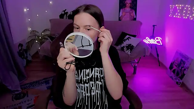 Snapshot of HelloRoxy chatting on March 9, 8:46 pm HelloRoxy online show from March 9, 8:46 pm