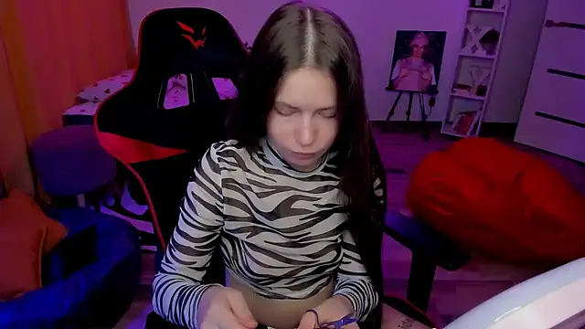 HelloRoxy online show from June 21, 4:53 pm