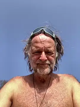 Snapshot of artXhibitor chatting on March 7, 1:41 pm artXhibitor online show from March 7, 1:41 pm