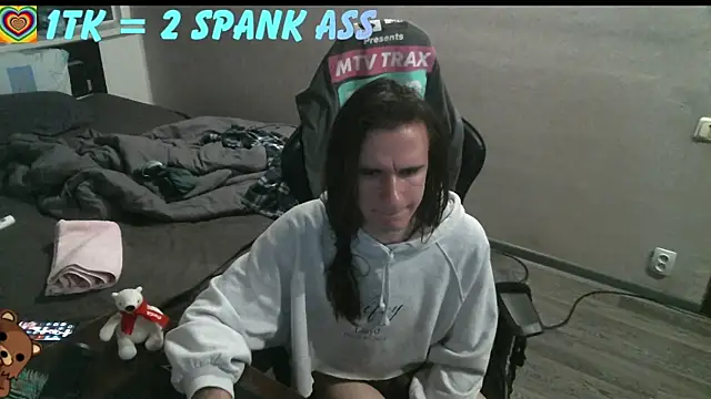 izilizi 23 online show from November 11, 6:41 pm