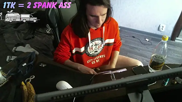 izilizi 23 online show from June 18, 2:32 pm