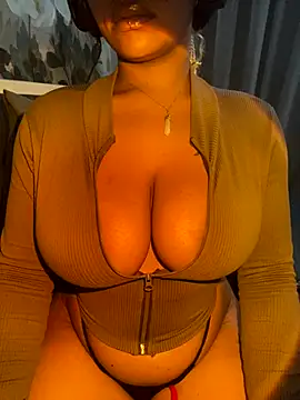 YellowHoneyDip online show from December 8, 6:22 am
