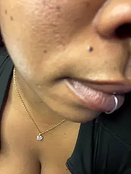 Snapshot of YellowHoneyDip chatting on February 19, 5:42 pm YellowHoneyDip online show from February 19, 5:42 pm