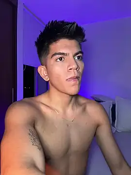 Snapshot of santiago_01 chatting on December 6, 11:14 pm santiago 01 online show from December 6, 11:14 pm