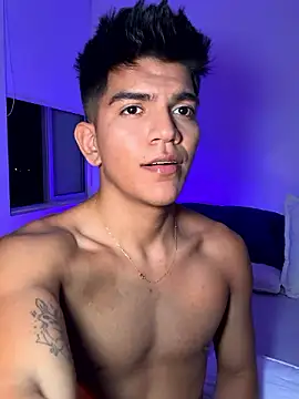 Snapshot of santiago_01 chatting on December 7, 2:20 am santiago 01 online show from December 7, 2:20 am