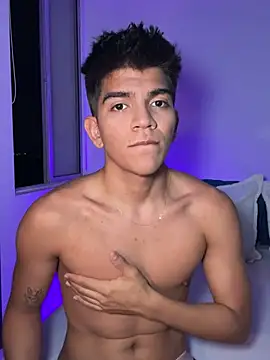 Snapshot of santiago_01 chatting on December 10, 12:06 am santiago 01 online show from December 10, 12:06 am