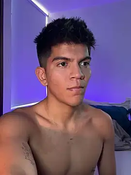 Snapshot of santiago_01 chatting on December 10, 9:11 pm santiago 01 online show from December 10, 9:11 pm