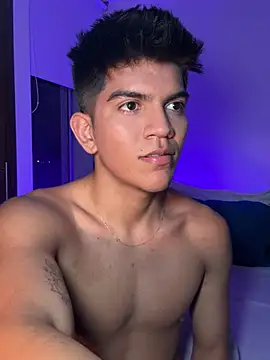 Snapshot of santiago_01 chatting on December 11, 12:12 am santiago 01 online show from December 11, 12:12 am