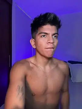 Snapshot of santiago_01 chatting on December 11, 10:38 pm santiago 01 online show from December 11, 10:38 pm