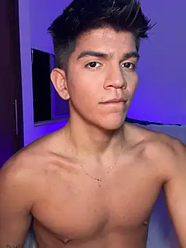 Snapshot of santiago_01 chatting on December 12, 2:04 am santiago 01 online show from December 12, 2:04 am