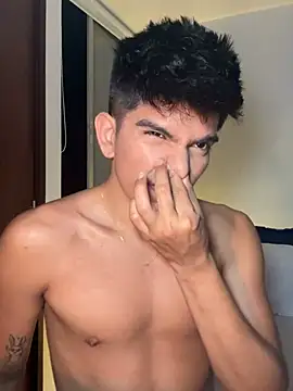 Snapshot of santiago_01 chatting on December 13, 2:43 am santiago 01 online show from December 13, 2:43 am