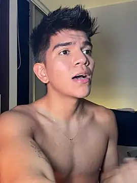 Snapshot of santiago_01 chatting on December 14, 11:23 pm santiago 01 online show from December 14, 11:23 pm