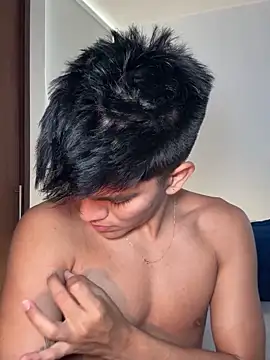 Snapshot of santiago_01 chatting on December 15, 1:11 pm santiago 01 online show from December 15, 1:11 pm