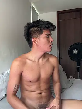 Snapshot of santiago_01 chatting on December 15, 4:15 pm santiago 01 online show from December 15, 4:15 pm