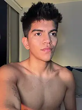 Snapshot of santiago_01 chatting on December 16, 11:07 pm santiago 01 online show from December 16, 11:07 pm