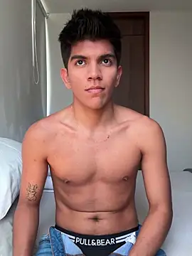 Snapshot of santiago_01 chatting on December 17, 10:22 pm santiago 01 online show from December 17, 10:22 pm