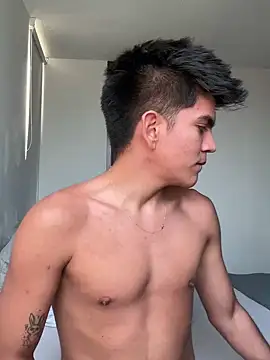 Snapshot of santiago_01 chatting on December 18, 10:02 pm santiago 01 online show from December 18, 10:02 pm