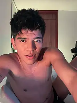 Snapshot of santiago_01 chatting on December 23, 12:46 am santiago 01 online show from December 23, 12:46 am