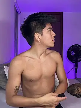 Snapshot of santiago_01 chatting on December 24, 12:44 am santiago 01 online show from December 24, 12:44 am