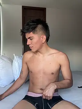 Snapshot of santiago_01 chatting on December 29, 9:30 pm santiago 01 online show from December 29, 9:30 pm