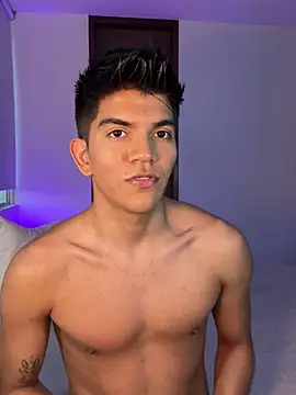 Snapshot of santiago_01 chatting on January 7, 10:52 pm santiago 01 online show from January 7, 10:52 pm