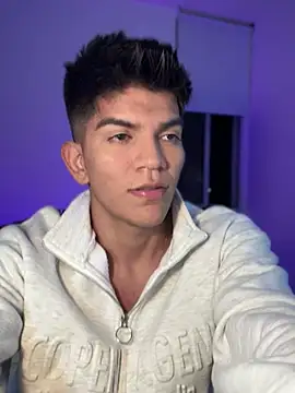 Snapshot of santiago_01 chatting on January 15, 3:22 am santiago 01 online show from January 15, 3:22 am