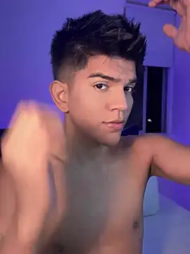 Snapshot of santiago_01 chatting on January 16, 12:34 am santiago 01 online show from January 16, 12:34 am