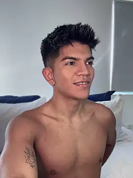 Snapshot of santiago_01 chatting on January 17, 2:50 pm santiago 01 online show from January 17, 2:50 pm