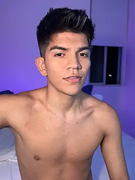 Snapshot of santiago_01 chatting on January 18, 3:53 am santiago 01 online show from January 18, 3:53 am