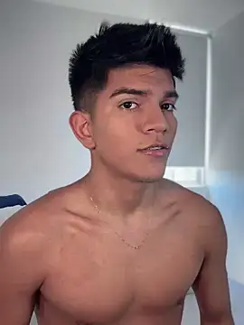 Snapshot of santiago_01 chatting on January 18, 6:53 pm santiago 01 online show from January 18, 6:53 pm