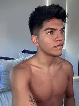 Snapshot of santiago_01 chatting on January 18, 9:55 pm santiago 01 online show from January 18, 9:55 pm