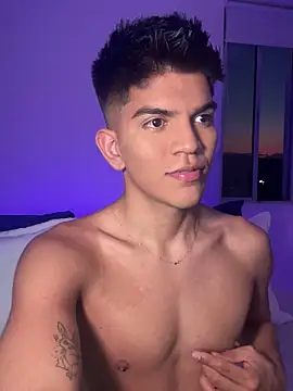 Snapshot of santiago_01 chatting on January 21, 11:24 pm santiago 01 online show from January 21, 11:24 pm