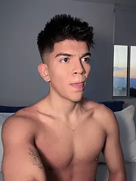 Snapshot of santiago_01 chatting on January 22, 11:10 pm santiago 01 online show from January 22, 11:10 pm