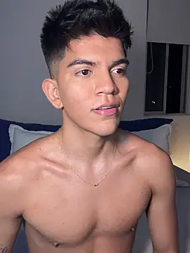 Snapshot of santiago_01 chatting on January 23, 5:13 am santiago 01 online show from January 23, 5:13 am