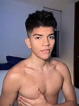 Snapshot of santiago_01 chatting on January 24, 12:42 am santiago 01 online show from January 24, 12:42 am