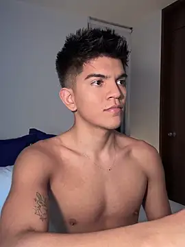 Snapshot of santiago_01 chatting on January 25, 12:48 am santiago 01 online show from January 25, 12:48 am