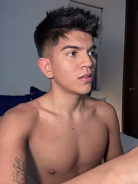 Snapshot of santiago_01 chatting on January 25, 4:02 am santiago 01 online show from January 25, 4:02 am