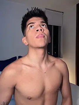 Snapshot of santiago_01 chatting on January 26, 12:48 am santiago 01 online show from January 26, 12:48 am