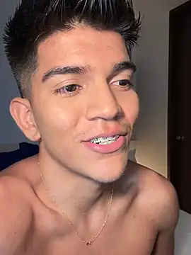 Snapshot of santiago_01 chatting on January 28, 12:47 am santiago 01 online show from January 28, 12:47 am