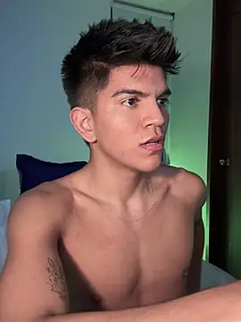 Snapshot of santiago_01 chatting on January 30, 4:27 am santiago 01 online show from January 30, 4:27 am