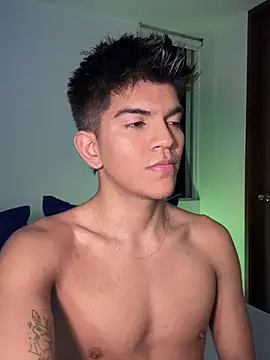 Snapshot of santiago_01 chatting on February 1, 4:03 am santiago 01 online show from February 1, 4:03 am