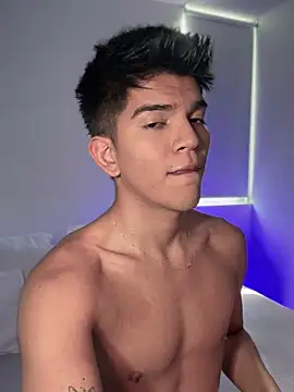 Snapshot of santiago_01 chatting on February 2, 9:45 pm santiago 01 online show from February 2, 9:45 pm