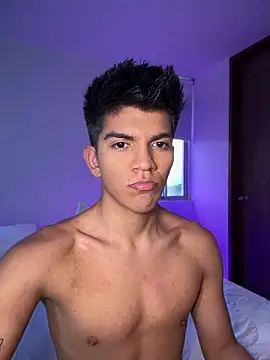 Snapshot of santiago_01 chatting on February 4, 10:55 pm santiago 01 online show from February 4, 10:55 pm