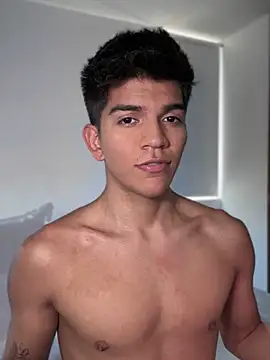 Snapshot of santiago_01 chatting on February 6, 10:10 pm santiago 01 online show from February 6, 10:10 pm