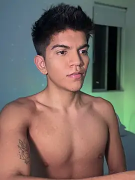 Snapshot of santiago_01 chatting on February 7, 4:59 am santiago 01 online show from February 7, 4:59 am