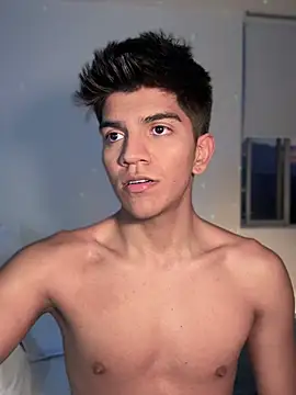 Snapshot of santiago_01 chatting on February 7, 11:24 pm santiago 01 online show from February 7, 11:24 pm