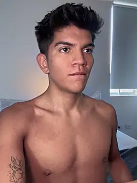 Snapshot of santiago_01 chatting on February 9, 4:18 pm santiago 01 online show from February 9, 4:18 pm